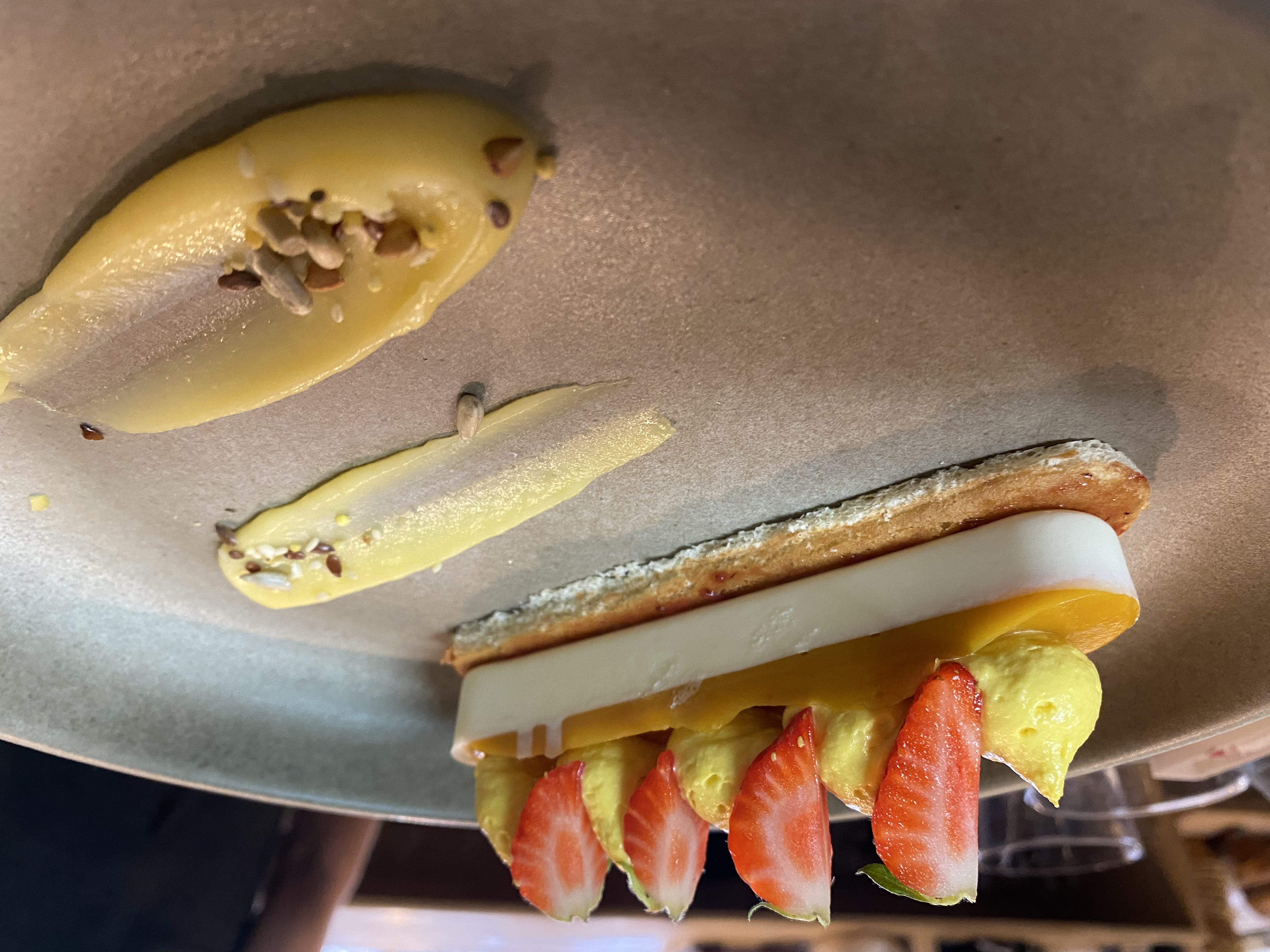 Panacotta vanille, mangue en 2 préparations, fraises fraiches